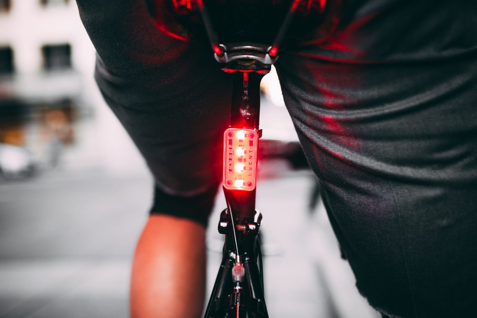 lucnt-bike-tail-light-1.jpg