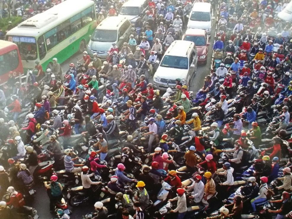 베트남 오토바이 홍수 사진.jpg