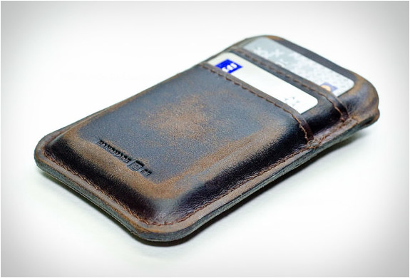 portel-aged-leather-pocket-for-iphone-2.jpg